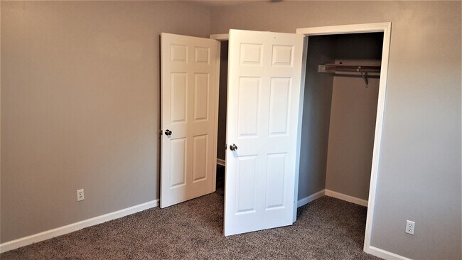 Building Photo - 4 bedroom/2 bath Available soon!