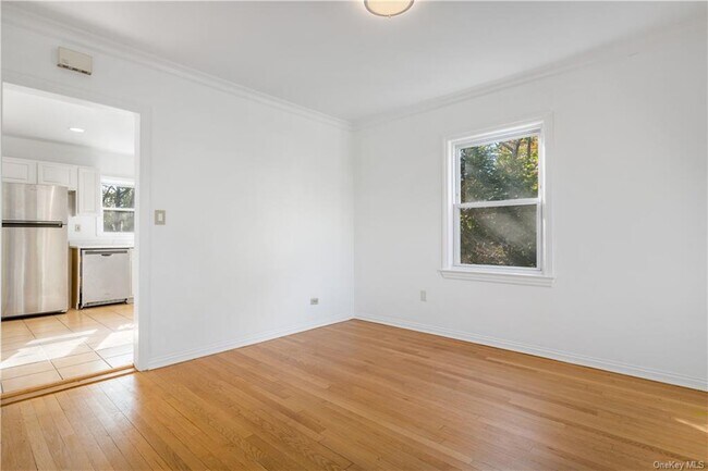 Building Photo - 33 Bentay Dr