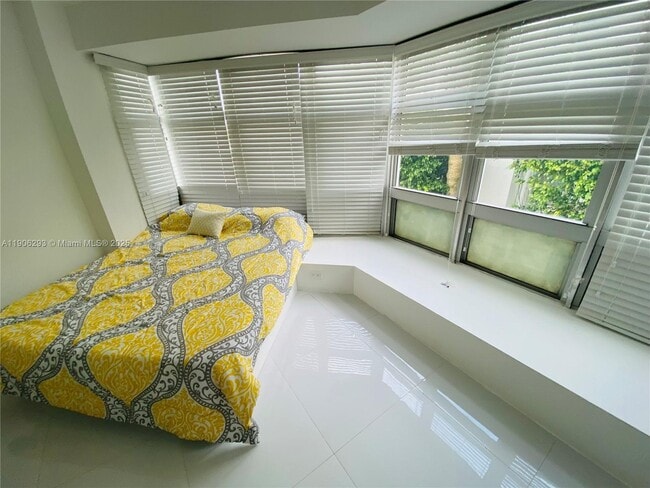 Building Photo - 1881 Washington Ave