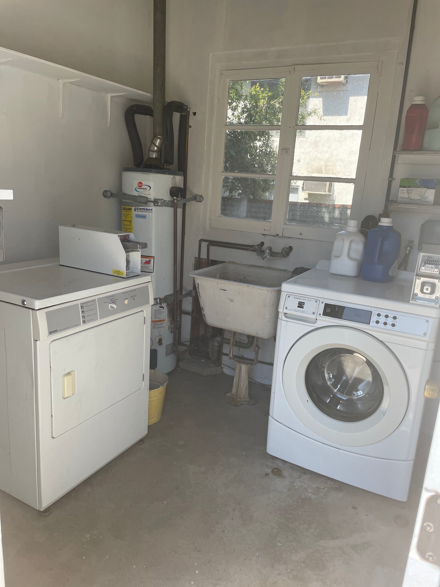Washer/Dryer - 407 Riverdale Dr