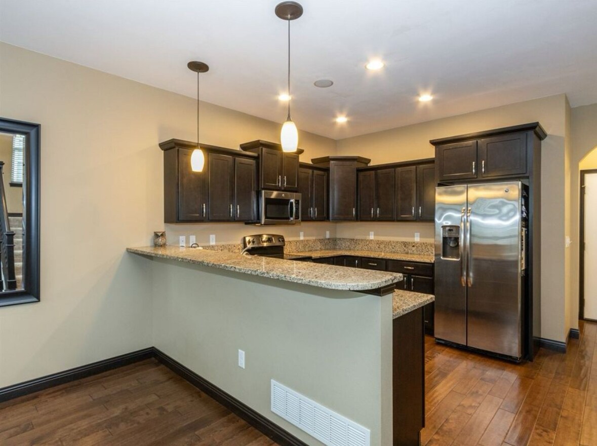 Kitchen - 735 Mission Point Rd