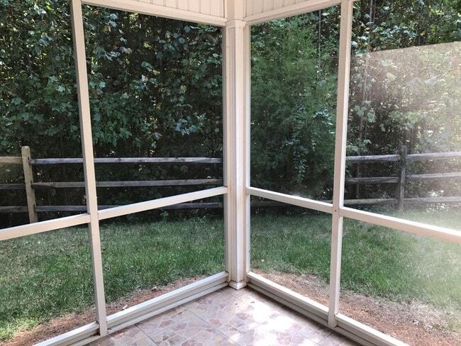 Building Photo - Beautiful 2 Bed/ 2 Bath Ranch in Desirable 55+ Neighborhood Located in Mooresville