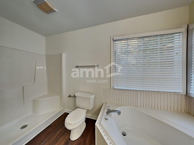 Building Photo - 1305 Groveland Trl