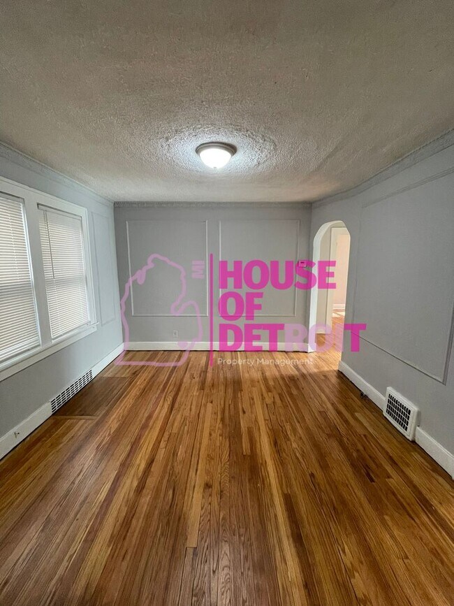 Building Photo - SECTION 8 ONLY | 4 BEDROOM | 3 BATH | FREE...