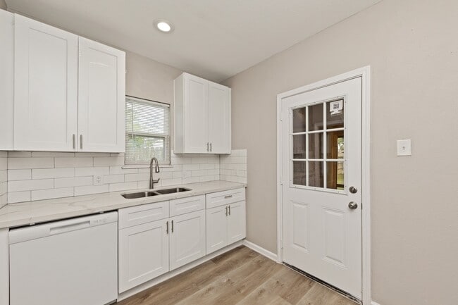 Building Photo - 1113 8th St