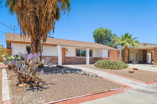 Building Photo - 77054 California Dr