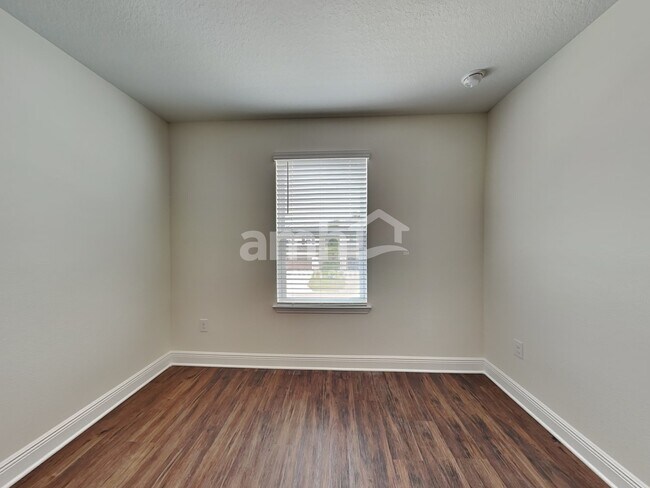Building Photo - 27273 St Andrews Ave