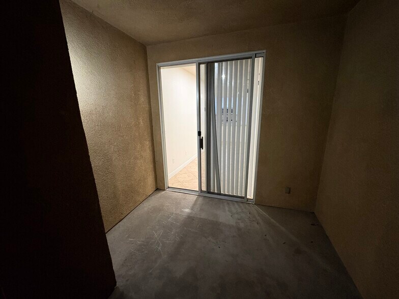 Building Photo - 24909 Madison Ave