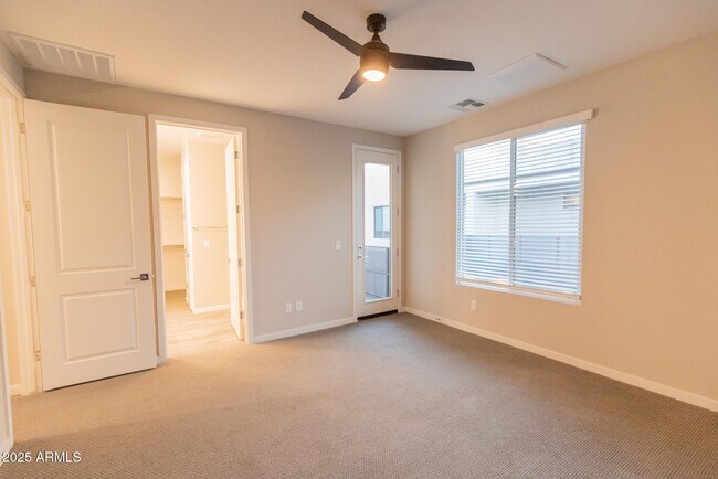 Building Photo - 901 S Smith Rd