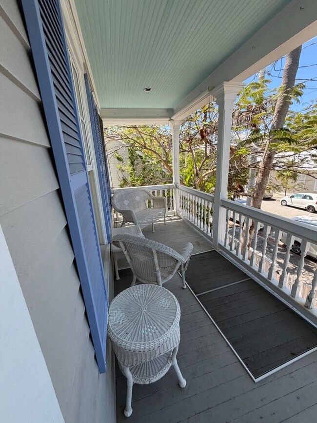 Building Photo - 1211 Varela St