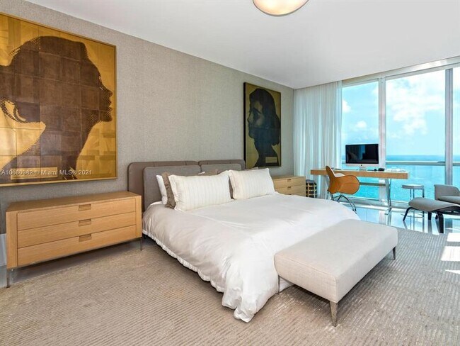 Building Photo - 17121 Collins Ave