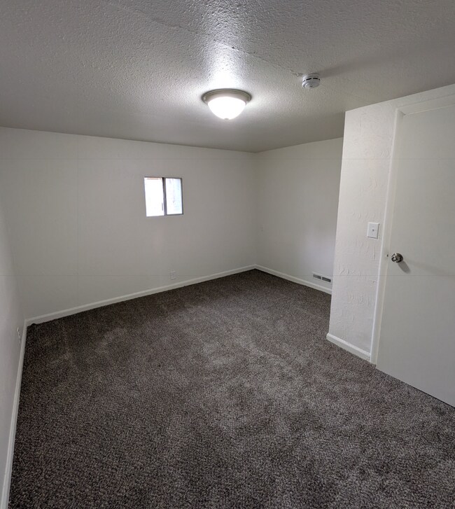 Building Photo - 2 Bed - 1 Bath in Golden!