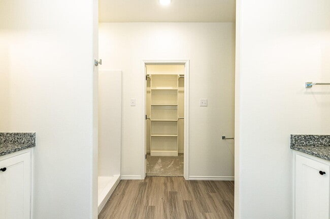 Building Photo - 5549 Lehigh St