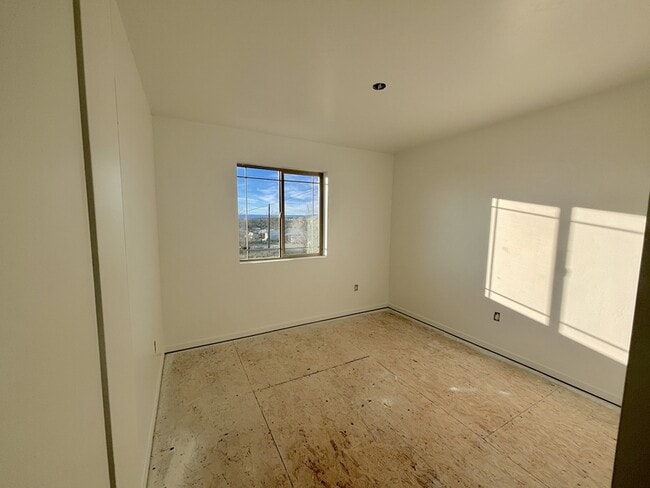 Building Photo - 361 W 400 S