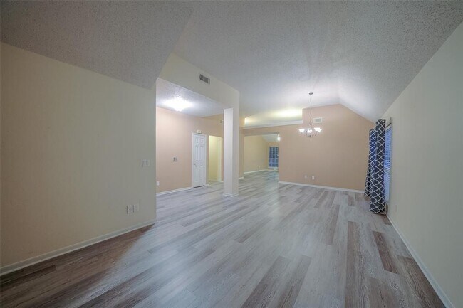 Building Photo - 143 W Village Knoll Cir