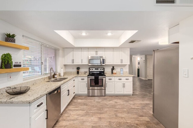 Building Photo - 2530 W Obispo Cir