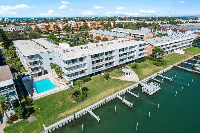 Building Photo - 719 Pinellas Bayway S