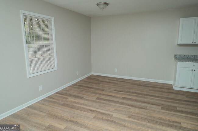 Building Photo - 3323 Victory Ct E