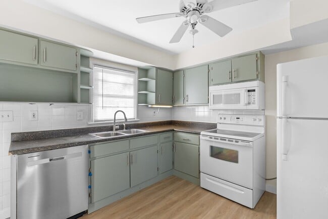 Building Photo - Charming Home with Great Layout in Sought-After Ballwin Neighborhood