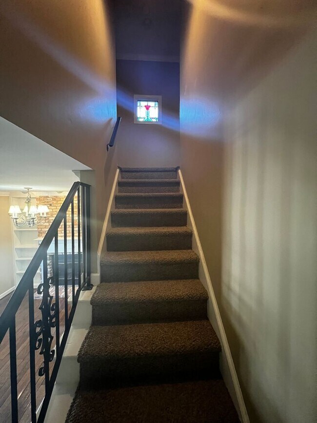 Building Photo - 204 Woodside Ave