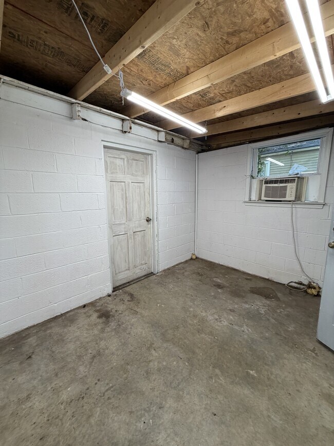 Building Photo - 1206 E 52nd St