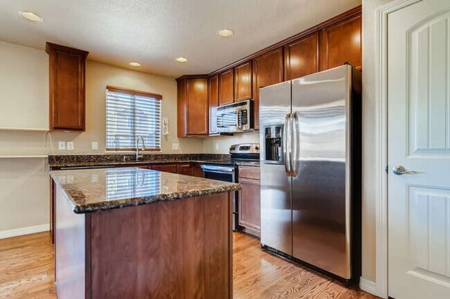 Building Photo - Evolve Real Estate: Available November 1 U...
