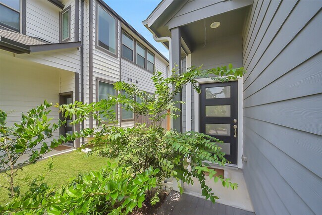 Building Photo - 12934 Rio Mariano Ln