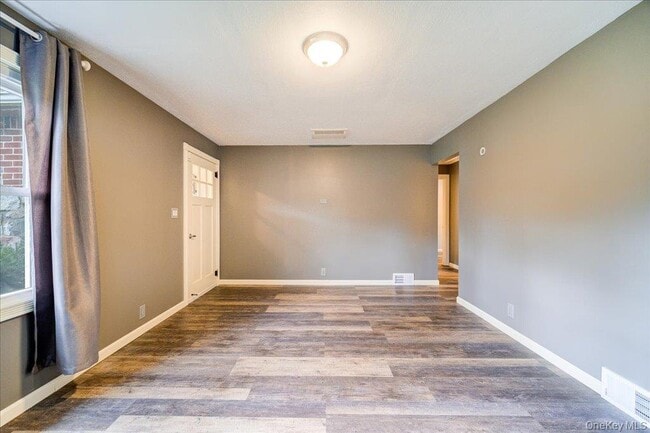 Building Photo - 351 US-209