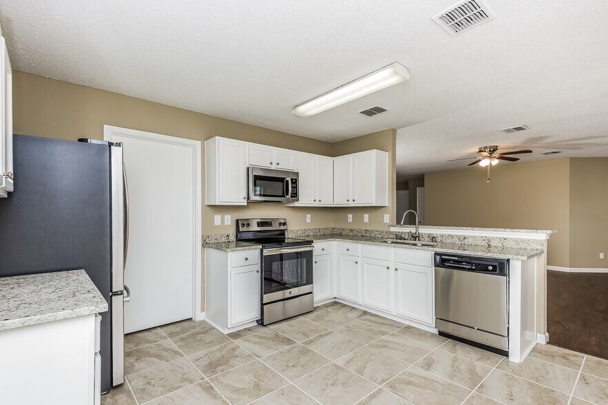 Building Photo - 3909 Fox Run Dr