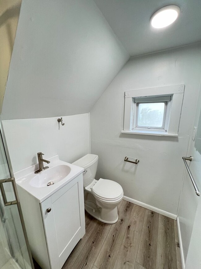 Building Photo - AVAILABLE JUNE - Upper 2 Bed 1 Bath in Billings Park Superior