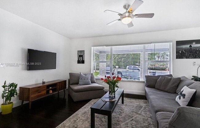 Building Photo - 14121 S Biscayne River Dr