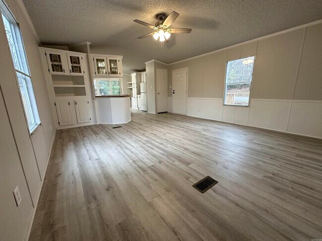 Building Photo - 2712 Spring St