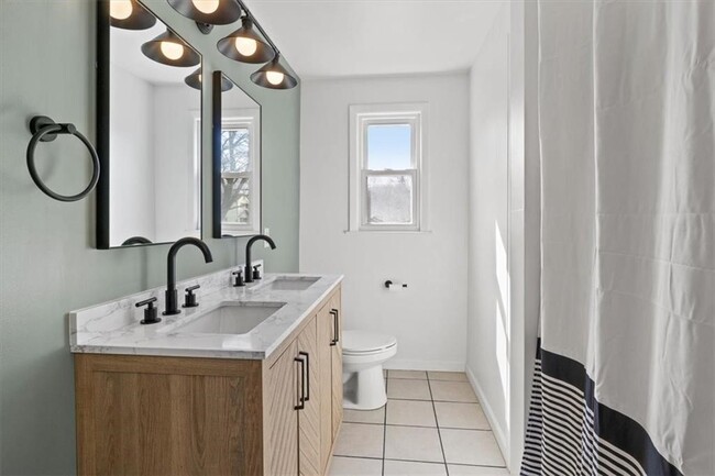 Building Photo - 45 Marsden Rd