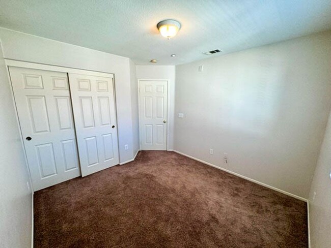 Building Photo - 3 bedroom Murrieta Condo in the gated Will...