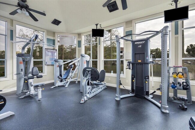 Building Photo - "Chic & Cozy Furnished 1-Bedroom Condo with Granite Charm and Poolside Relaxation in Bradenton!"