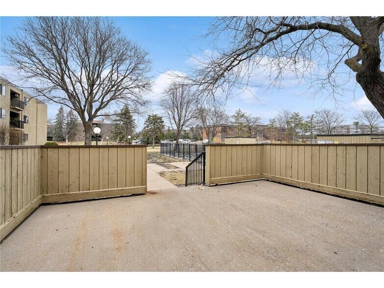 Building Photo - 4101 Parklawn Ave