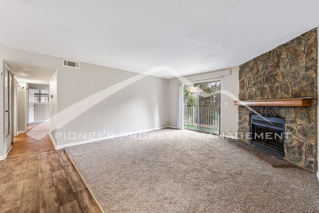 Building Photo - Spacious Condo with Washer/Dryer and Central AC