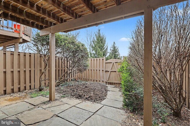 Building Photo - 2003 Paddle Boat Ln