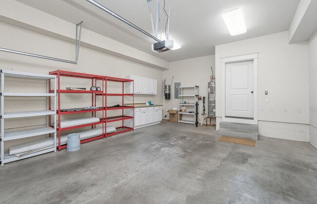 Building Photo - 619 SW Foresta Ter