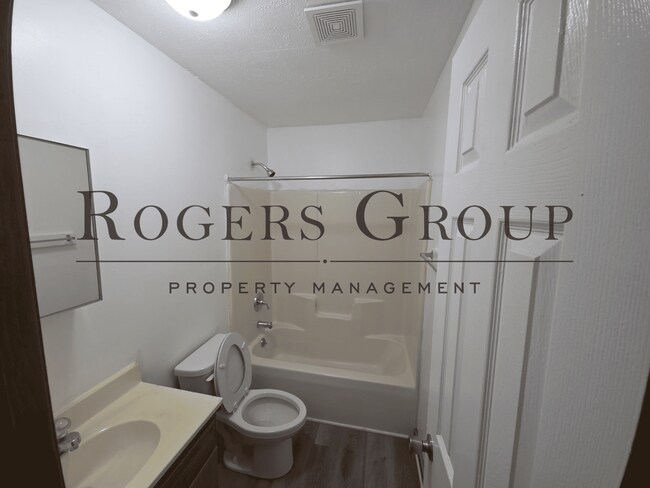 Building Photo - #450 - 236-238 Crozier St Duplex