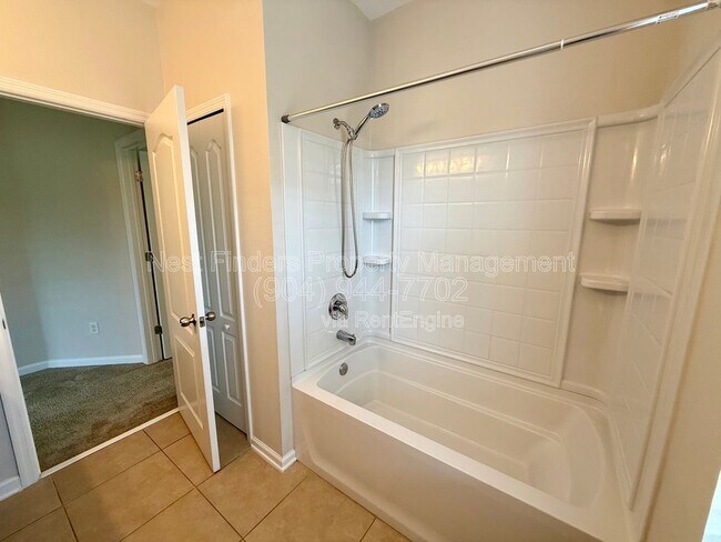 Building Photo - 145 Woodfield Ln