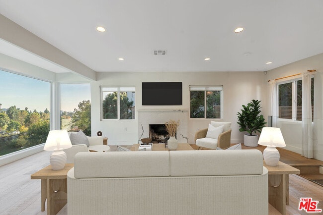 Building Photo - 2370 San Marco Dr