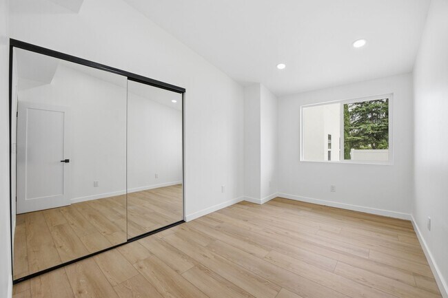 Building Photo - Brand new remodel!