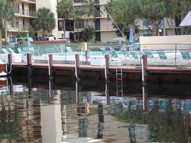 Building Photo - 9 Royal Palm Way