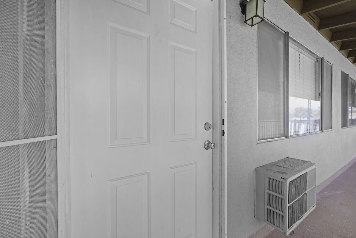 Building Photo - 1148 El Paseo St
