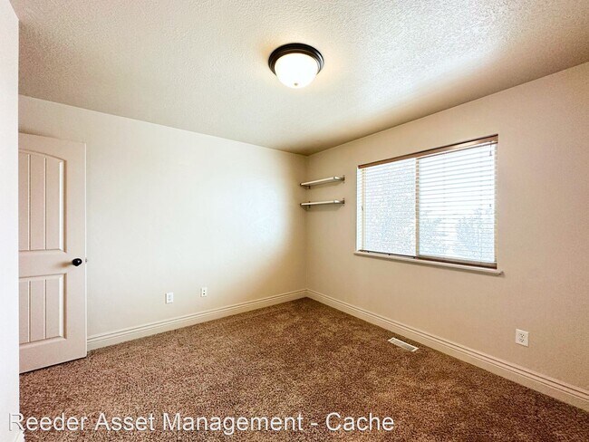 Building Photo - 3 br, 2.5 bath House - 141 East 620 South