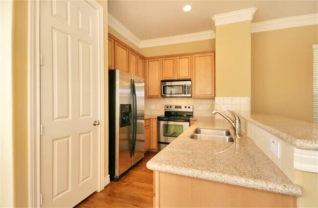 Building Photo - 1717 Spring St