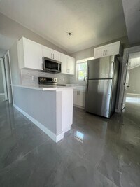 Building Photo - 550 Seagrape Rd