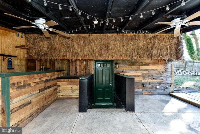 Building Photo - 722 Glenside Dr