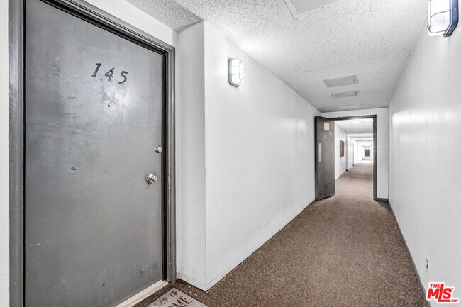 Building Photo - 18620 Hatteras St